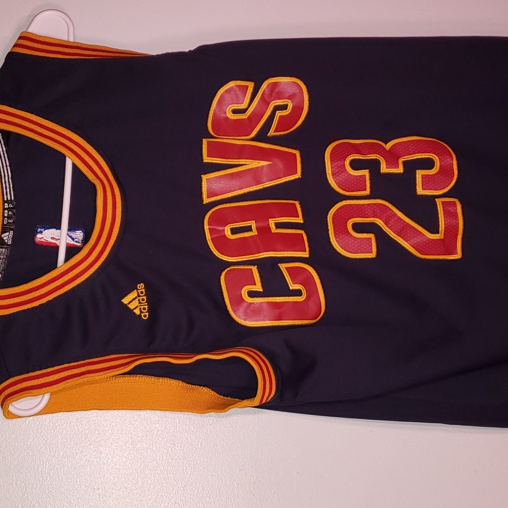 LeBron James cavaliers jersey small